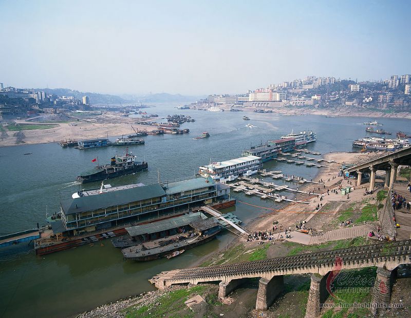 Airport pickup and transfer to Chongqing dock