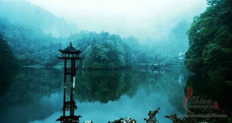 The sights of Yuecheng Lake is just like a fairytale world,so charming and beautiful