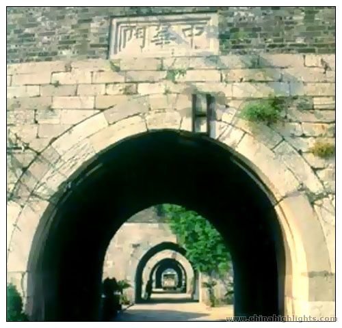 Zhonghua Gate is the biggest of the top of the Nanjing city wall city gate, it's also our biggest fortress